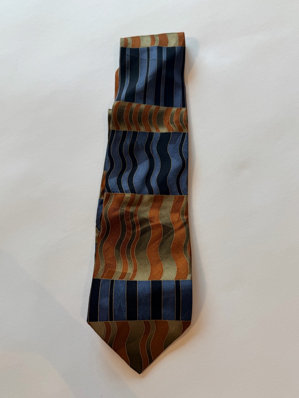 Vintage Hunt Club Supreme 100% Silk Geometric Wave Tie Made in Canada